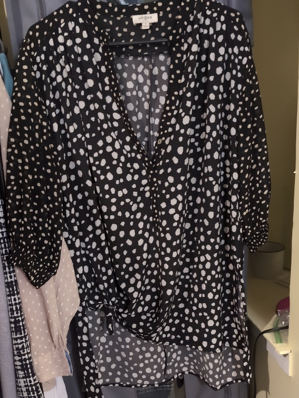 Umgee Black & White Printed V-Neck Blouse